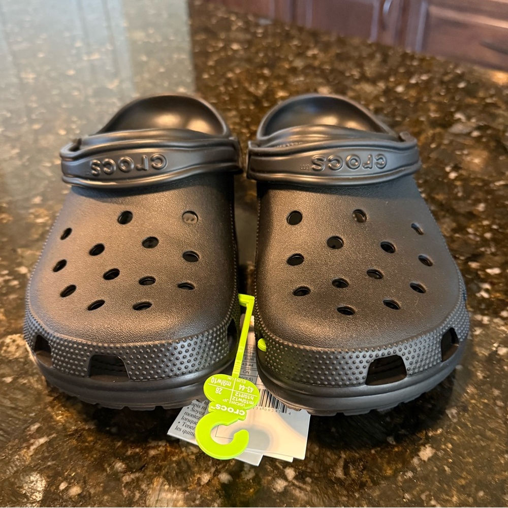 Crocs size M10/W12
